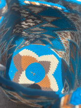 Load image into Gallery viewer, Wayuu Mochila Mini Blue and Beige