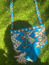Load image into Gallery viewer, Wayuu Mochila Mini Blue and Beige