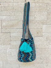 Load image into Gallery viewer, Wayuu Mochila Large 2 Toned Blue